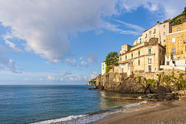 Vue sur Minori, sur la côte amalfitaine, en Italie