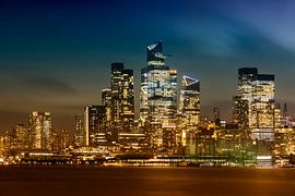 Markante NYC Skyline mit Hudson Yards am Abend von Melanie Viola