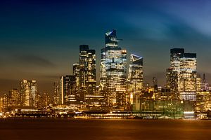 Markante NYC Skyline mit Hudson Yards am Abend