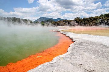 Champagne Pool im Wai-o-Tapu Geothermal Gebiet, Rotorua, Neuseeland