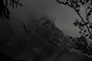 Montagnes autrichiennes dans le brouillard sur Blackbird PhotoGrafie