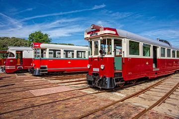 Prachtige rode ouderwetse trams.