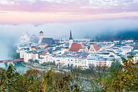 Wasserburg am Morgen im Nebel