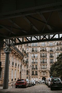 Metrolijn 6 in het centrum van Parijs, Frankrijk.
