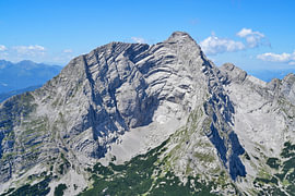 Le sommet du Hochtor sous un ciel bleu d'été sur Tomherkules