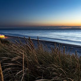 Restaurant de la plage d'Ameland au coucher du soleil sur Marco Linssen