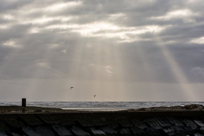 Beach IJmuiden from the South Pier at dusk. by Zaankanteropavontuur