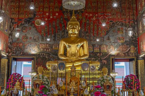 Gouden mediterende Boeddha bij Wat Saket in Bangkok