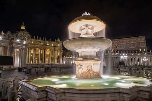 Fontana del Bernini auf dem Petersplatz (Vatican)