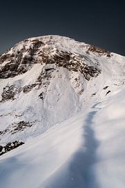 Kugelhorn vor dem Sonnenaufgang im Winter nach Neuschnee von Daniel Pahmeier