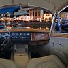 Nachtelijk kleuiurijk uItzicht op de haven van Torquay vanuit een oldtimer auto. van Huub Keulers