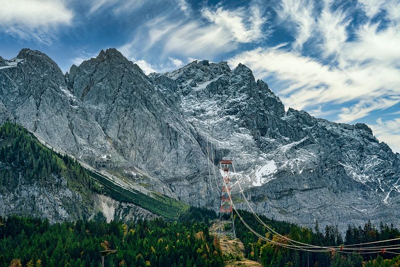 De Zugspitze in de herfst met de kabelbaan opnemen. van Photo Art Thomas Klee