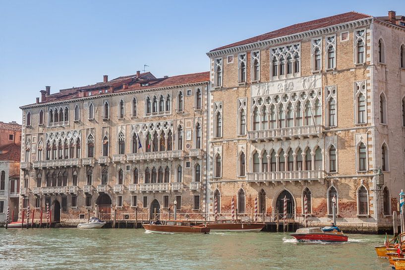 Paleizen in oude stad van Venetie, Italie van Joost Adriaanse