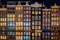 Avond reflecties bij de Damrak Amsterdam van Thea.Photo thumbnail