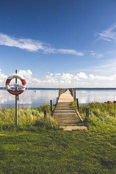 Langer Steg in einem Fjord bei Hundested
