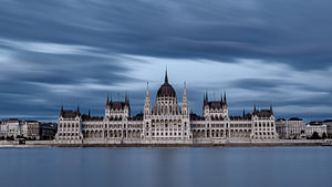 Das ungarische Parlament in Budapest an der Donau