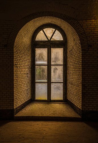 Old urbex window frame