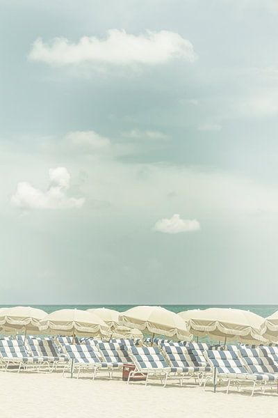 Vintage beach scene | Vintage by Melanie Viola