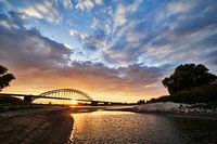 Waalbrug bij laag water