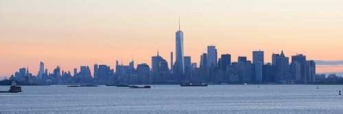 Manhattan skyline in New York as seen from Staten Island at sunrise, panorama by Merijn van der Vliet