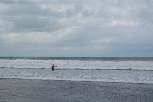 Traditioneller Fischer auf dem Meer - Bali, Indonesien