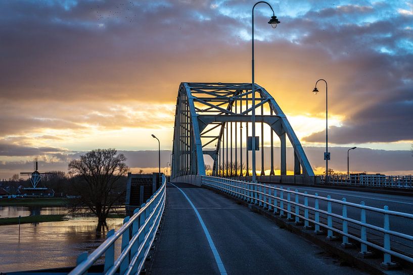 The Bolwerkersmolen and Wilhelminabrug in Deventer during sunset. by Bart Ros