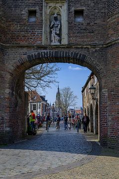 Oostpoort in Delft van Peter Bartelings