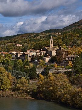 Provençaals dorp in de herfst van Timon Schneider