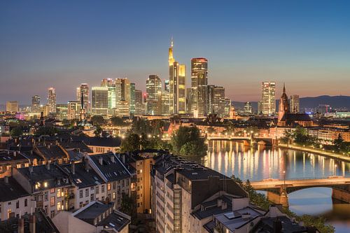 Blick über Frankfurt am Abend