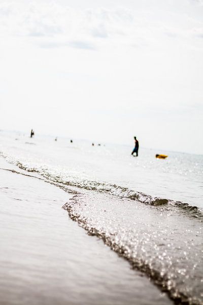 Golven in zee/ waves in the sea by Sanne van Pinxten