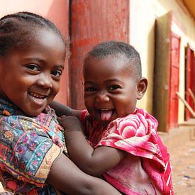 Twee Zusjes in Madagascar sur Eelkje Colmjon