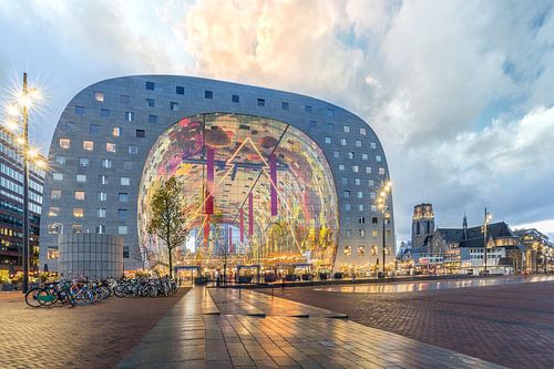 Market hall with Christmas lighting by Prachtig Rotterdam