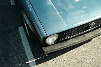 Blauwe Volkswagen op de Oudebildtdijk