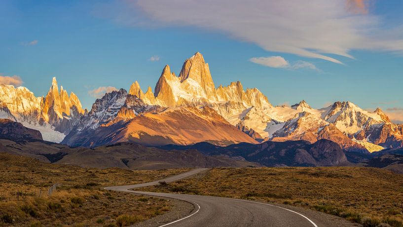 Zonsopgang op de weg naar Fitz Roy, Patagonië van Dieter Meyrl
