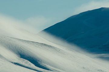 Sneeuwvlakte in IJsland van Margreeth Kersbergen