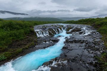 La chute d'eau Brúarárfoss ou Brúarfoss Islande sur Menno Schaefer