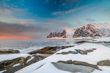 Coucher de soleil à Tungsenet dans l'Ersfjord sur l'île de Senja dans le Nortway sur Sjoerd van der Wal Photographie