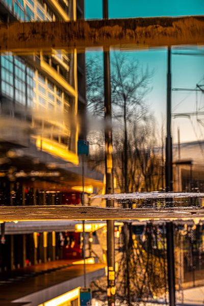 Urban scene reflection yellow and blue by Lima Fotografie