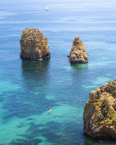 Suppen tussen de rotsen van de Algarve