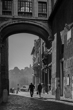 Straatbeeld Officier Dame Rome Italië van Martijn Jebbink Fotografie