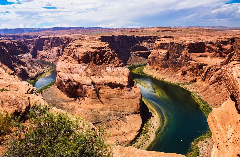 Horseshoe bend near page by Ilya Korzelius