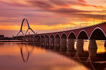 Brücke 'De Oversteek' Nijmegen, Niederlande von Adelheid Smitt