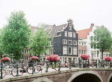 Les canaux d'Amsterdam photographiés de manière analogue sur Alexandra Vonk