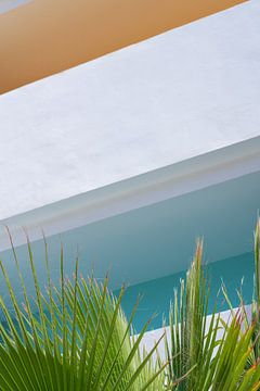 Bâtiment coloré inspiré de l'architecture art déco de Miami Beach sur Jenine Blanchemanche