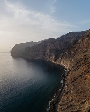 De kliffen van Los Gigantes Tenerife | Luchtfoto van Visuals by Justin