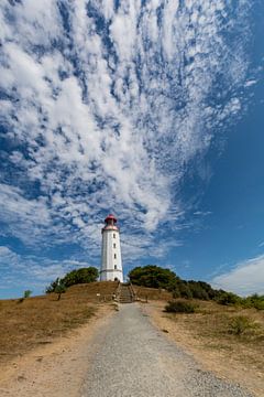 Schäfchenwolken über dem Leuchtturm auf der Insel Hiddensee von GH Foto & Artdesign