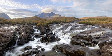 Sligachan waterfalls, Skye, Schotland van Douwe van Willigen