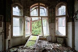 Grave décomposition à Beelitz. sur Roman Robroek - Photos de bâtiments abandonnés