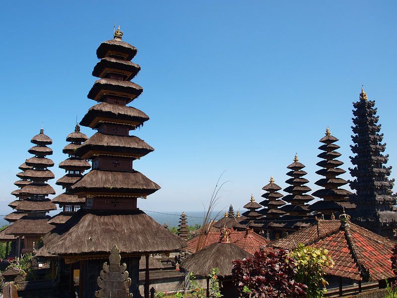 Puru Besakih (moedertempel) by Annie Lausberg-Pater
