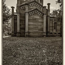 Mausoleum at Frankfurt's main cemetery by Thomas Riess